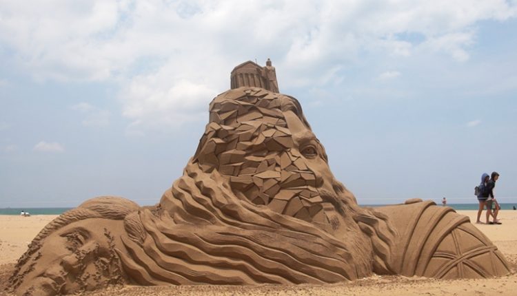 福隆國際沙雕藝術季國際組比賽，來自中國的劉洋，以「涅槃」為名的沙雕作品獲得本屆的第一名。（季志翔攝）