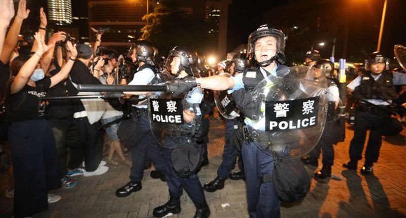 修例風波引發香港警民關係持續緊張。(取自東網)