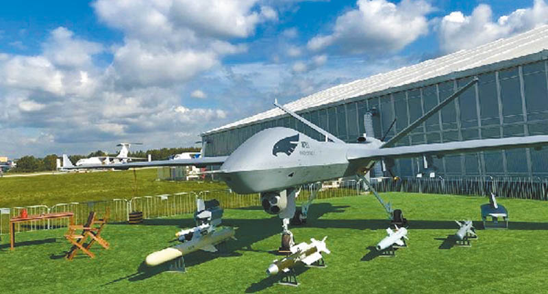 在2019莫斯科航展室外靜態展示的「翼龍」II察打一體無人機1:1模型。(取自環球網)