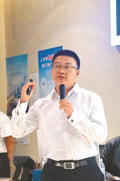 富邦華一總經理助理康繼強。(記者吳泓勳攝)