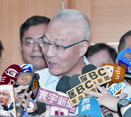 藍營定調回到最原汁原味的「九二共識、一中各表」來打2020的選戰。圖為國民黨主席吳敦義。(本報系資料照片)
