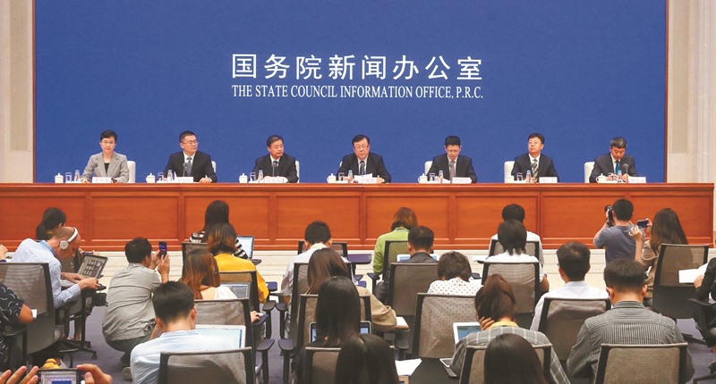 大陸國務院新聞辦公室11日針對穩定生豬生產、保障市場供應舉行新聞發布會。(新華社)