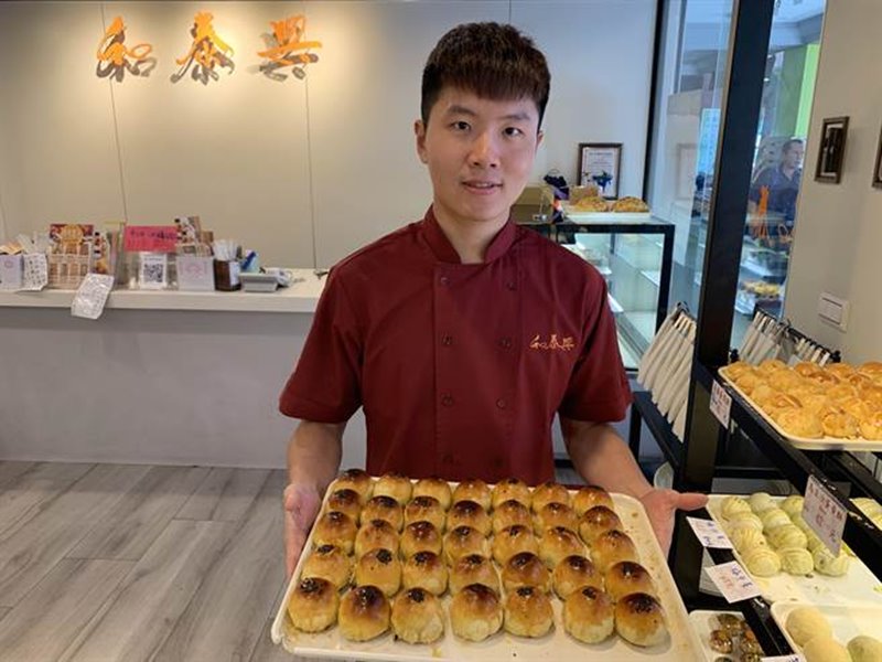 和泰興已傳承到第二代,本在外自行創業的小老闆徐誌威,今年起回到家裡幫忙。(王揚傑攝)