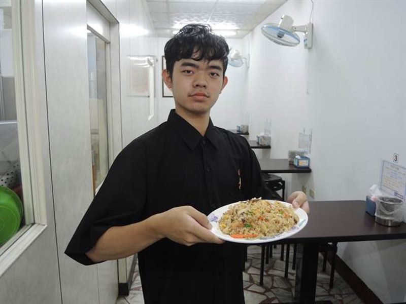 什錦炒飯料多味美,米飯粒粒分明,是饕客尋尋覓覓的美食。(邱立雅攝)