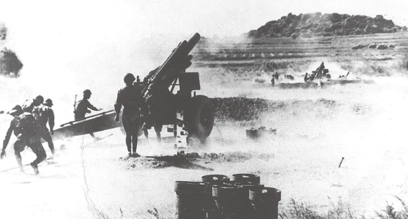 八二三炮戰期間國軍炮兵在沒有掩護的尚義機場反擊共軍。(本報系資料照片)