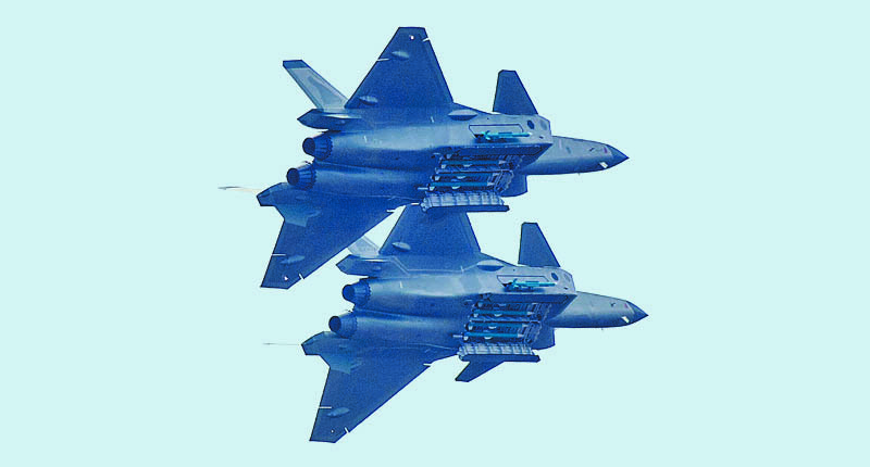 第十二屆珠海航展的飛行表演上,殲-20首次以四機編隊公開亮相,並在空中開啟彈倉亮出其掛載的飛彈。 (中新社)