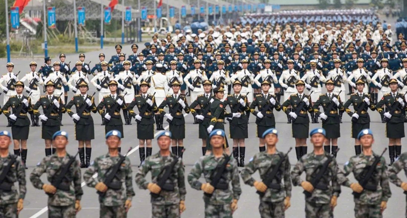 受閱部隊官兵在閱兵集訓點刻苦訓練。 (取自工人日報微博)
