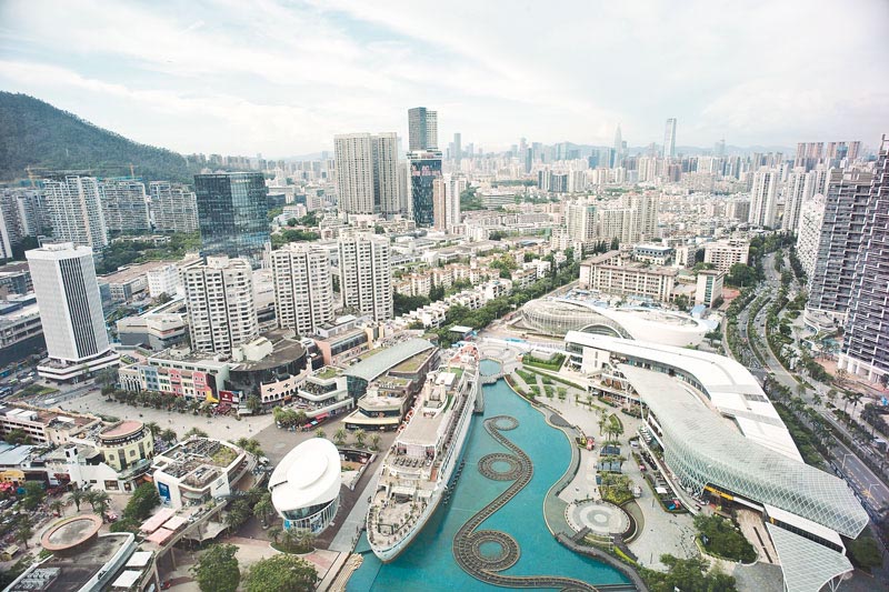 深圳被選為大陸創建社會主義現代化強國的城市範例。圖為深圳蛇口海上世界。(中新社資料照片)