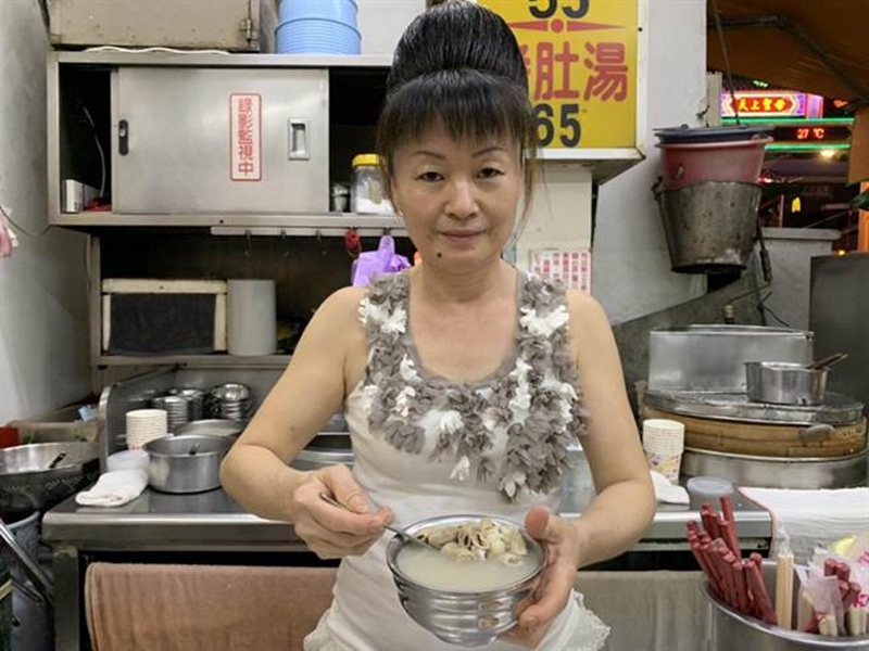 葉記肉圓的四神湯,是許多老饕來到店內必點美味。(葉德正攝)