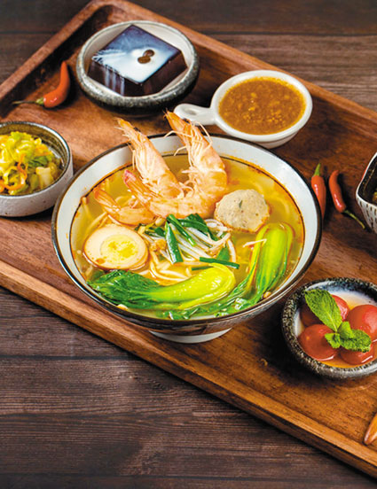 ▲大陸外食人口多催生外送經濟,圖為北京一家餐廳提供的外送餐。(取自美團網)