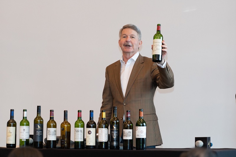 參賽酒莊特意挑選來自波爾多五大酒莊之一的Chateau Lafite Rothschild、美國納帕谷「膜拜酒」Dominus、義大利超級托斯卡尼Sassicaia,以及智利酒王Almaviva等酒莊的正、副牌葡萄酒,分別與禾富酒莊黑、灰牌葡萄酒進行盲飲評比
