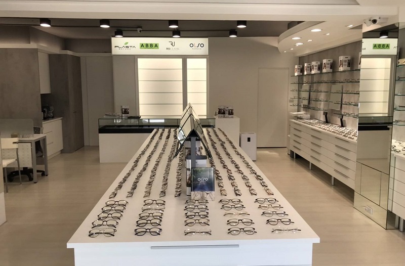 「韓國流行品牌眼鏡 新時尚店」店內照