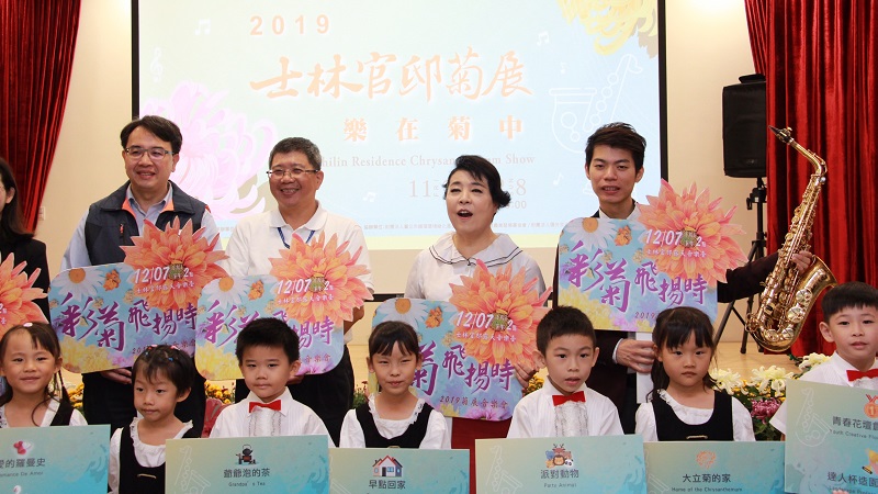 聲樂家簡文秀攜手黑旋風、李讓+金墨雨、許德崇、凃佩岑、孫維廷、非比歐霸爵士樂團及玉山混聲合唱團同臺演出照片(2)