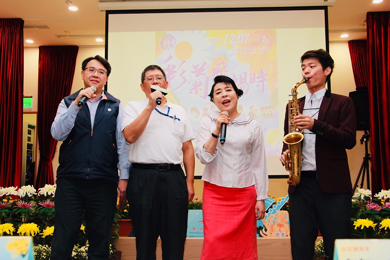 聲樂家簡文秀攜手黑旋風、李讓+金墨雨、許德崇、凃佩岑、孫維廷、非比歐霸爵士樂團及玉山混聲合唱團同臺演出照片(1)
