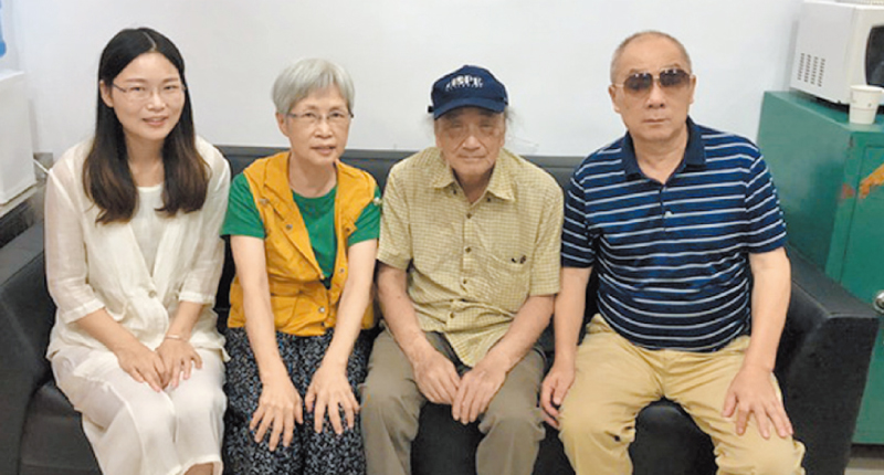 民革醴陵市委會看望回鄉的台胞陳爾靖(右2)。(取自民革湖南省委官網)