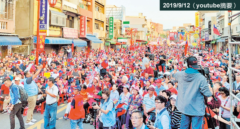 10月26日在新竹市竹蓮寺舉辦的超越藍綠,庶民起義活動,韓國瑜沒來照樣滿場。(本報系資料照片)