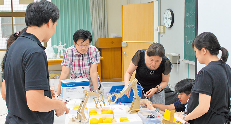 4月2日,高師大開設第二專長學分班,讓在職教師進修。(教育部提供)