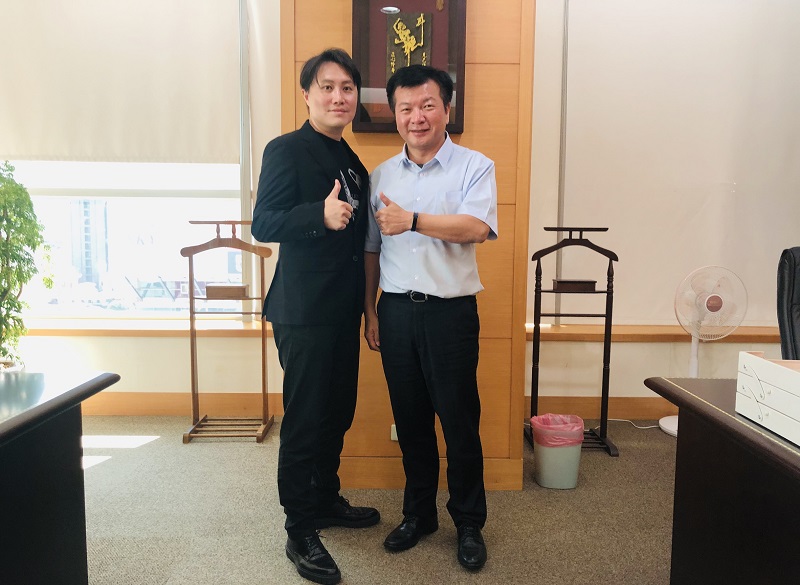 CARPOST車博資訊執行長陳柏文(圖左)