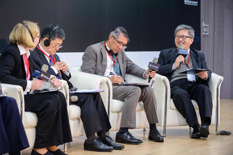 ▲行政院科技會報執行秘書蔡志宏教授擔任論壇主持人,與國際講者及產業意見領袖進行關鍵對談,從日韓國及領先國家5G垂直場域實證發展經驗,探討對我國訂定垂直場域應用及資安規範的啟發。