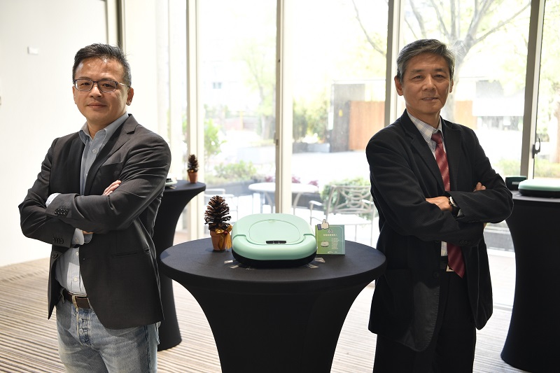 左起JING品牌商微立股份有限公司 總經理 姚志銘以及松騰實業 董事長 燕成祥