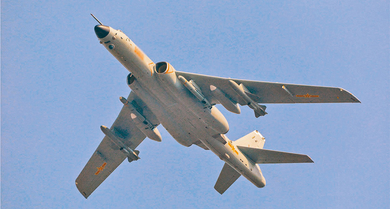 大陸轟-6N戰略轟炸機在大陸十一首次亮相。(取自中國軍網)