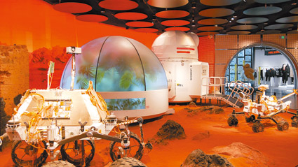 ▲登陸火星的藝術造景,讓人眼睛為之一亮。(記者陳柏廷攝)