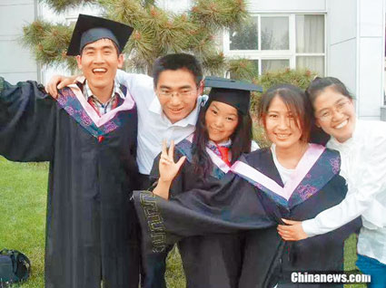 ▲劉秀祥大學畢業。(取自中新網)