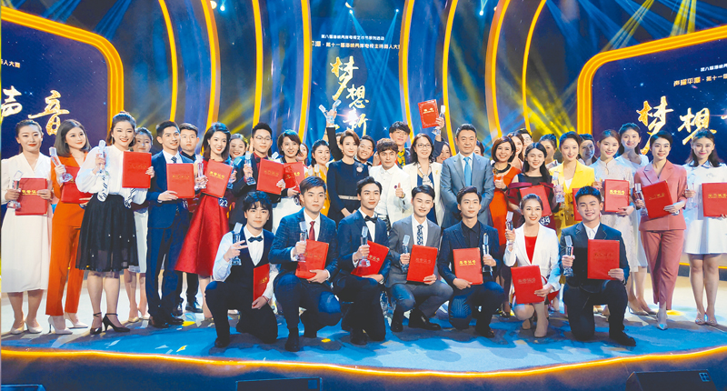 兩岸電視主持人大賽在平潭圓滿落幕,兩岸青年在比賽中培養感情,互相激勵。(記者廖慧娟攝)