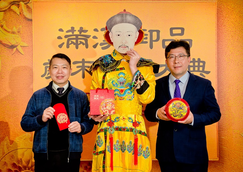 (貴賓順序左至右為)國立故宮博物院 文創行銷處授權科 高登賢科長、故宮小編隆哥、統一企業公共事務室部長 凃忠正
