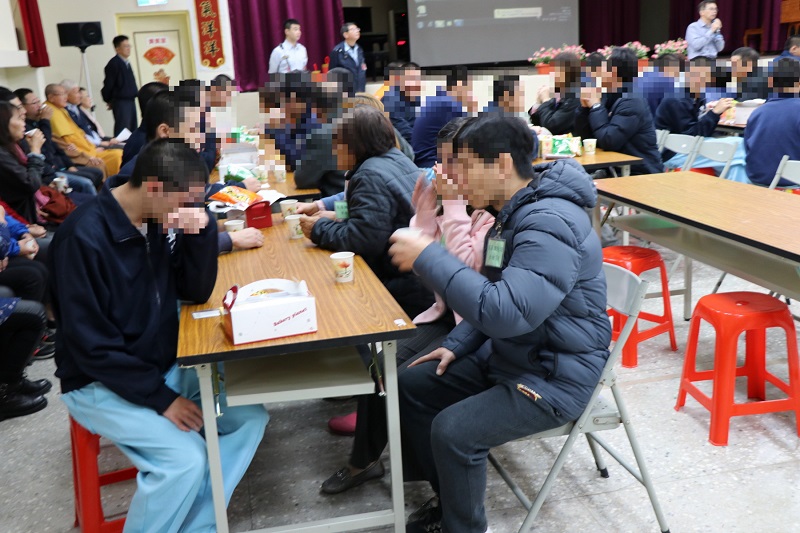 感謝家長參加懇親,給予少年面對面的關懷及實際的擁抱。(圖片來源:法務部矯正署臺北少年觀護所)