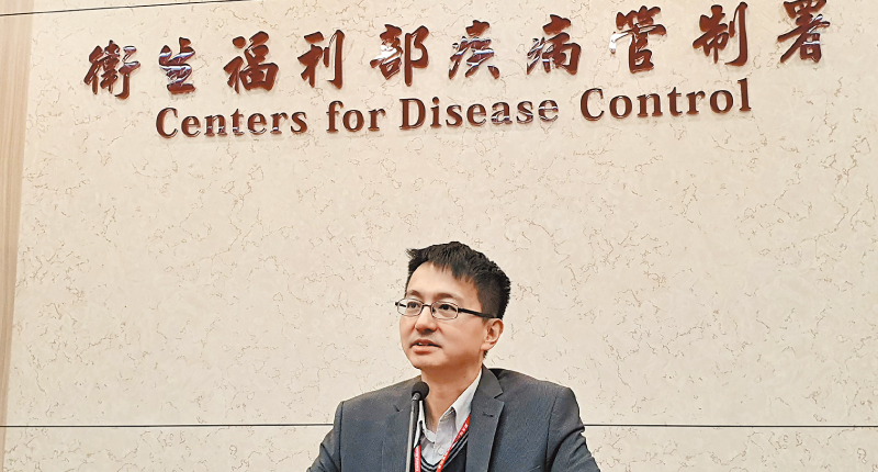 台灣專家赴武漢查訪。武漢肺炎疫情肇因於新型冠狀病毒,世界衛生組織(WHO)已命名為2019-nCoV(2019新型冠狀病毒)。疾病管署副署長羅一鈞(圖)13日說,疾管署已派2名專家到武漢查訪,12日晚間已抵達。(中央社)