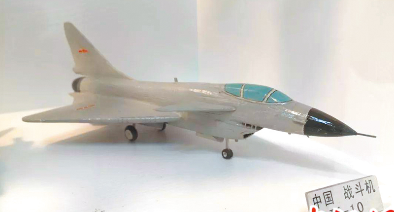 楊騰祥製作的戰鬥機殲-10模型。(取自中新網)