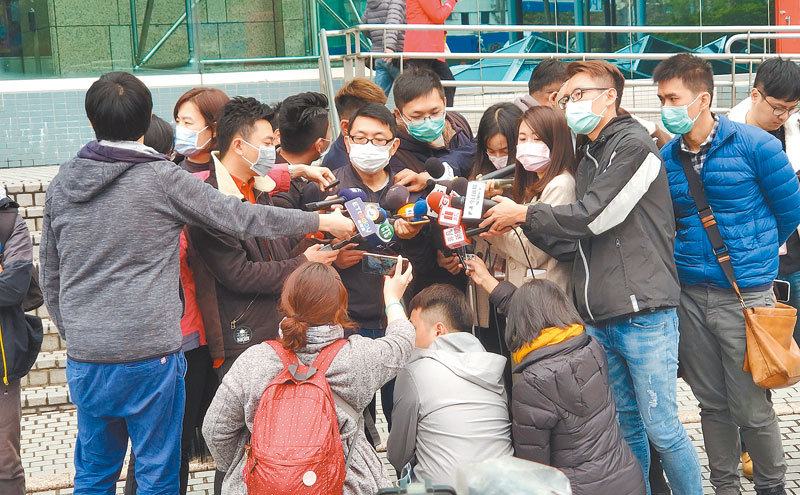 ▲台北市家長會長協會總會長徐正文說明武漢等地滯留台胞的最新情形。(記者吳泓勳攝)