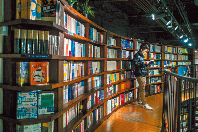 ▲大陸新冠肺炎疫情下,造成實體書店九9成停業。(新華社資料照片)