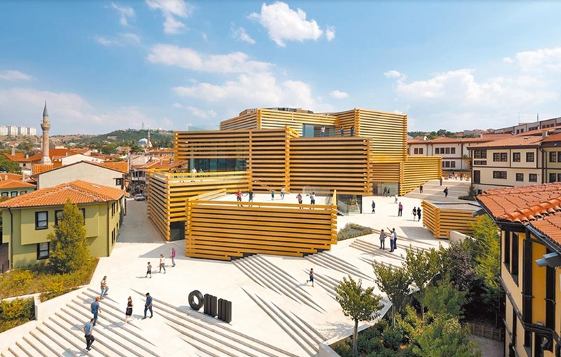 土耳其OMM博物館圖為土耳其「OMM藝術博物館」,隈研吾將木材視為積木使用。(隈研吾事務所提供/李侑珊台北傳真)