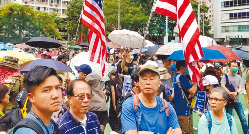 2019年8月31日,香港壹傳媒創辦人黎智英(前排右2)參與反送中遊行。(取自東網)