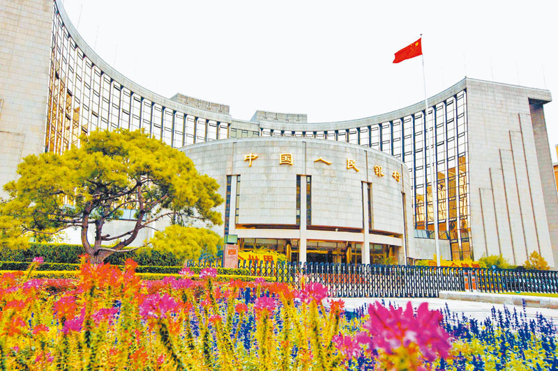 大陸央行30日操作逆回購 利率下調至2.2%。圖為位於北京的中國人民銀行。(新華社資料照片)