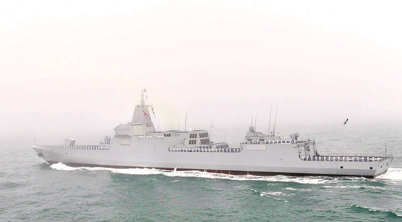 055型萬噸級「南昌」號飛彈驅逐艦。(新華社資料照片)