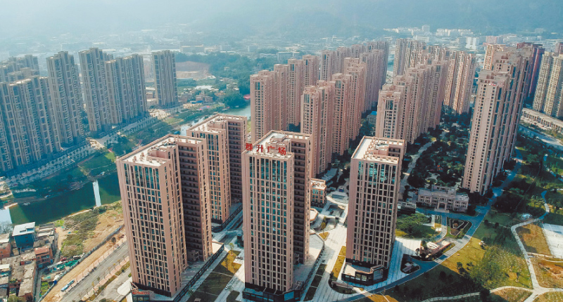 大陸近年「住房不炒」的調控政策已起到作用,多地房價漲幅逐漸回歸理性,圖為福州一處社區高樓。 (中新社)