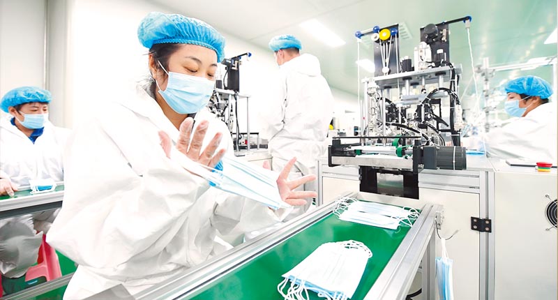▲河北唐山裝備製造企業轉產防疫物資生產。(新華社資料照片)