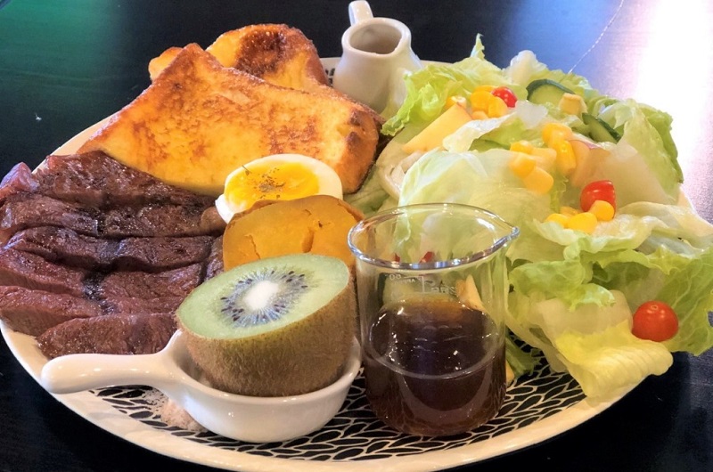 「香烤板腱牛排」原價220元,1折價22元。