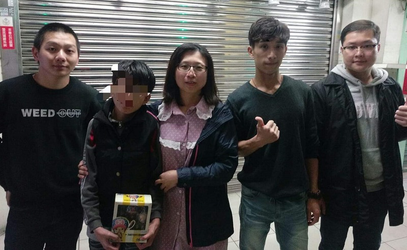 立達徵信社同仁接獲諮詢後立馬應允免費提供協助獨力撫養唐小弟的母親,並隨即組成專案小組協尋。