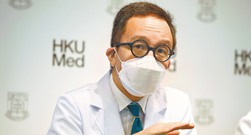 香港大學醫學院院長梁卓偉。(中新社)
