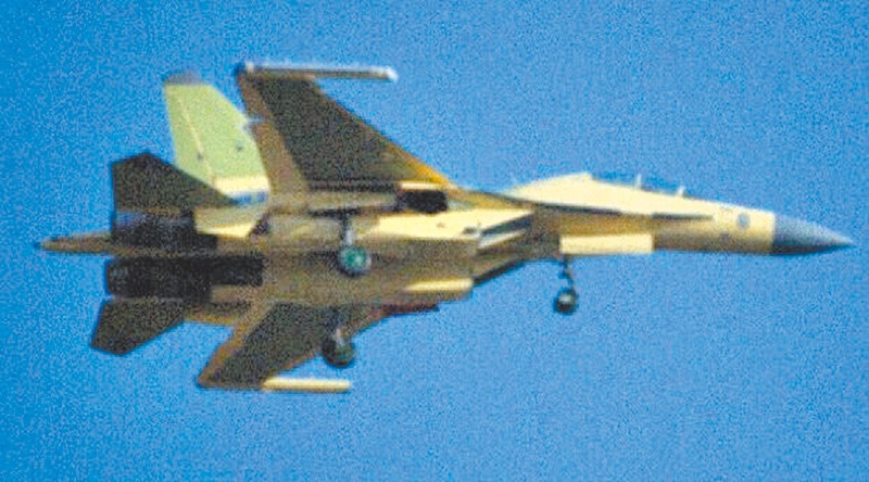 解放軍殲-16戰機掛載電戰莢艙。(取自環球網)