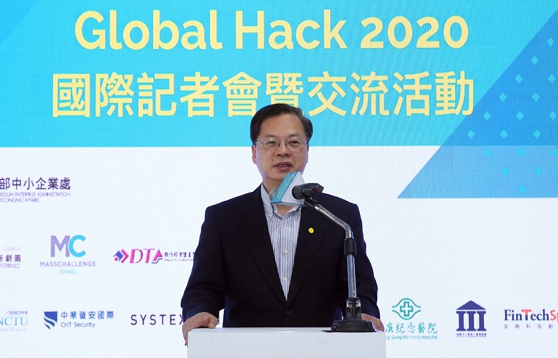 行政院政務委員兼國發會主任委員龔明鑫,期望透過這次的競賽鏈結國際合作夥伴,促成新創團隊與企業聯手合作為臺灣未來的經濟成長注入全新活力與動能。