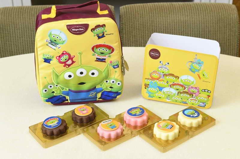 「童心繫夢」限量冰淇淋月餅禮盒以不同三眼怪造型設計巧克力脆皮，包覆著巧克力、草莓、夏威夷果仁等Häagen-Dazs最受歡迎的經典口味冰淇淋，可愛得讓人捨不得吃！