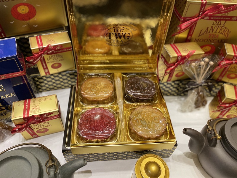 中秋TWG Tea 粹選經典茗茶融入4款月餅,遵循傳統工法烘烤、由甜點師傅精湛手工御製。