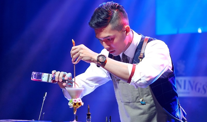 第七屆唐寧茶調飲大賽「TWININGS GRAND PRIX」銅賞-CÉ LA VI Taipei的鄭吉紘表演賽照片