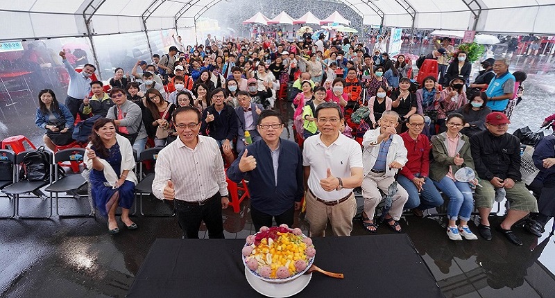 2020紗帽山溫泉保育嘉年華,百人溫泉泡足湯洗腳孝親感動全場。