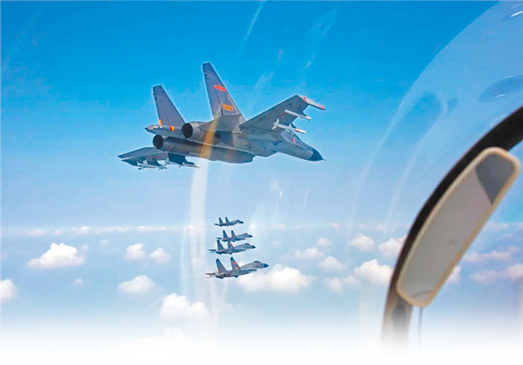 大陸近日派出殲16、殲10、殲11(見圖)等軍機對我空域襲擾,甚至越過海峽中線。(取自中國軍網)